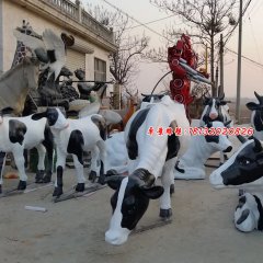 玻璃鋼奶牛雕塑，玻璃鋼奶牛圖片
