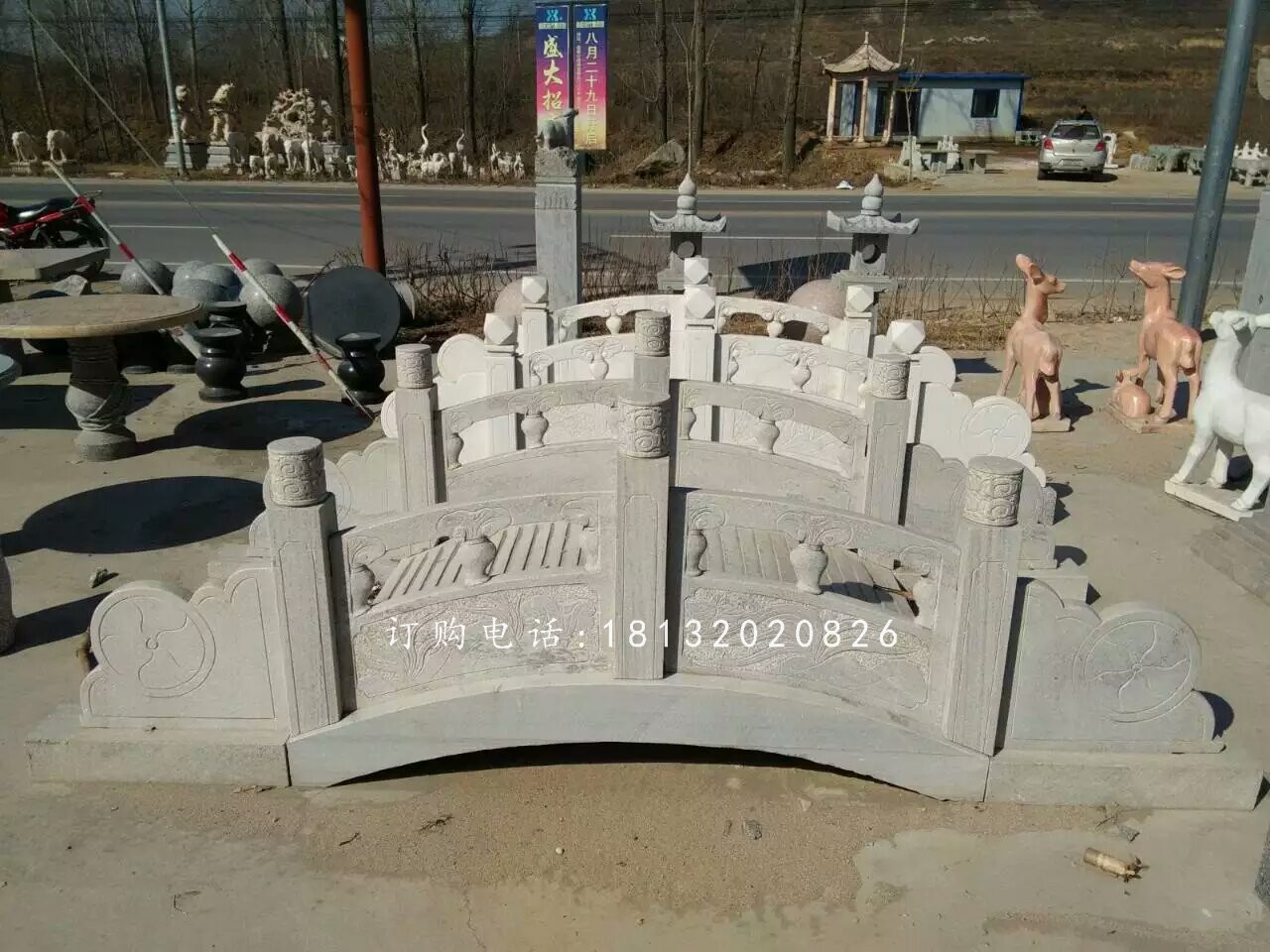 青石小橋雕塑，河邊石雕橋