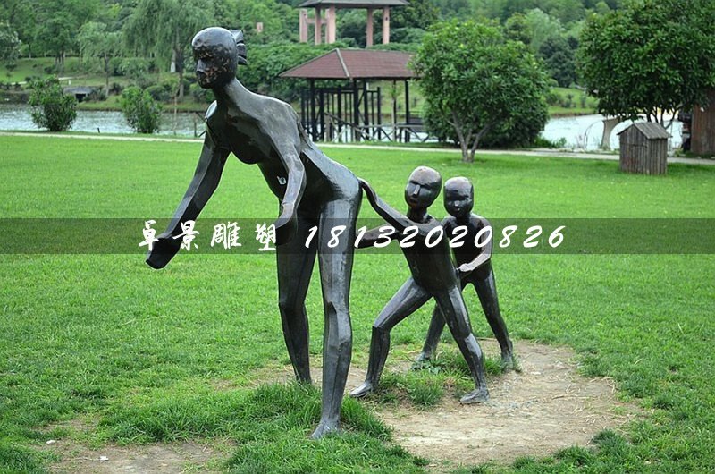 老鷹捉小雞銅雕，公園抽象人物雕塑