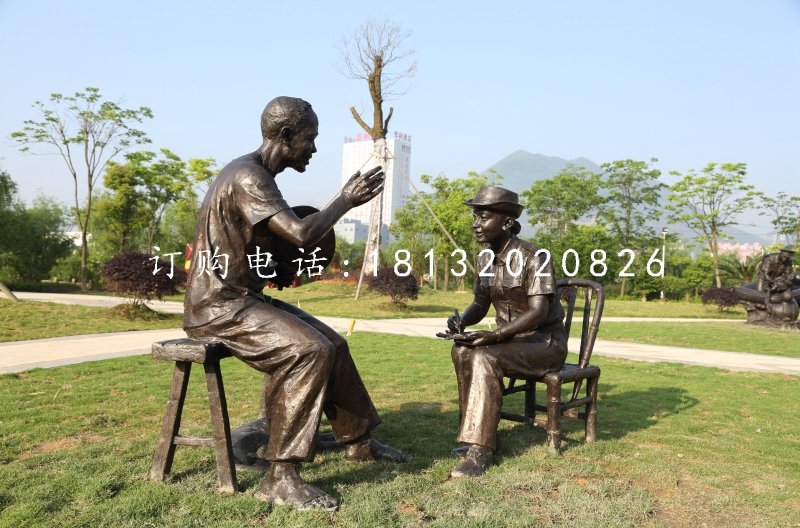 采訪雕塑，公園人物銅雕