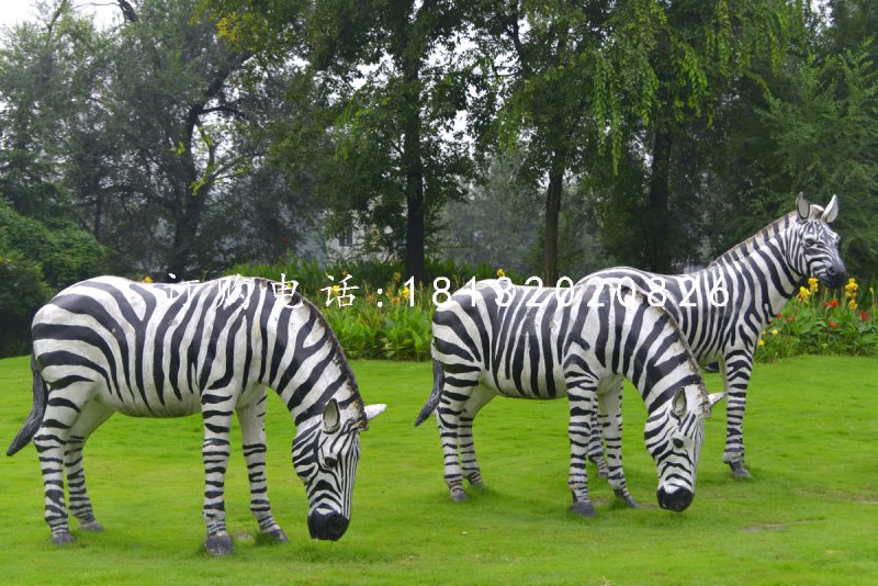 斑馬吃草雕塑，玻璃鋼動(dòng)物