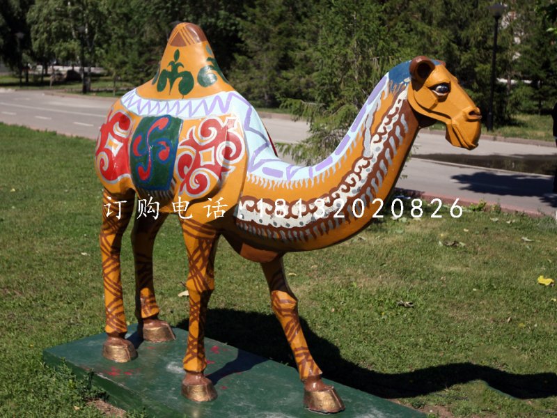 玻璃鋼駱駝雕塑，彩繪動(dòng)物