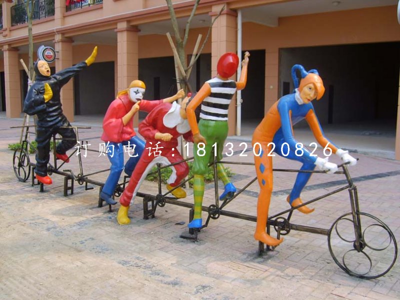 小丑騎車雕塑，玻璃鋼彩繪人物.jpg